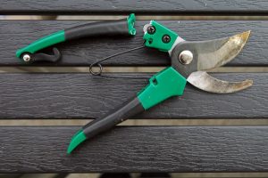 how to repair your gardening tols